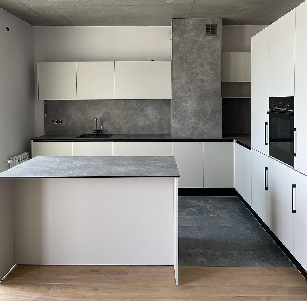 Кухня  лофт с фасадами AGT с компакт-пплитой