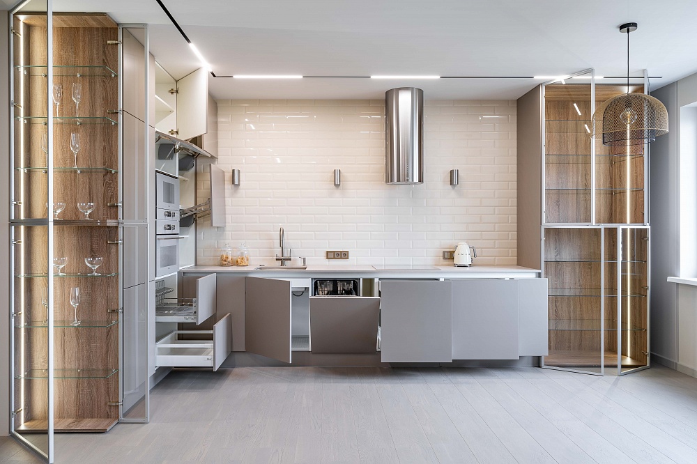 Кухня без верхних ящиков в современном стиле