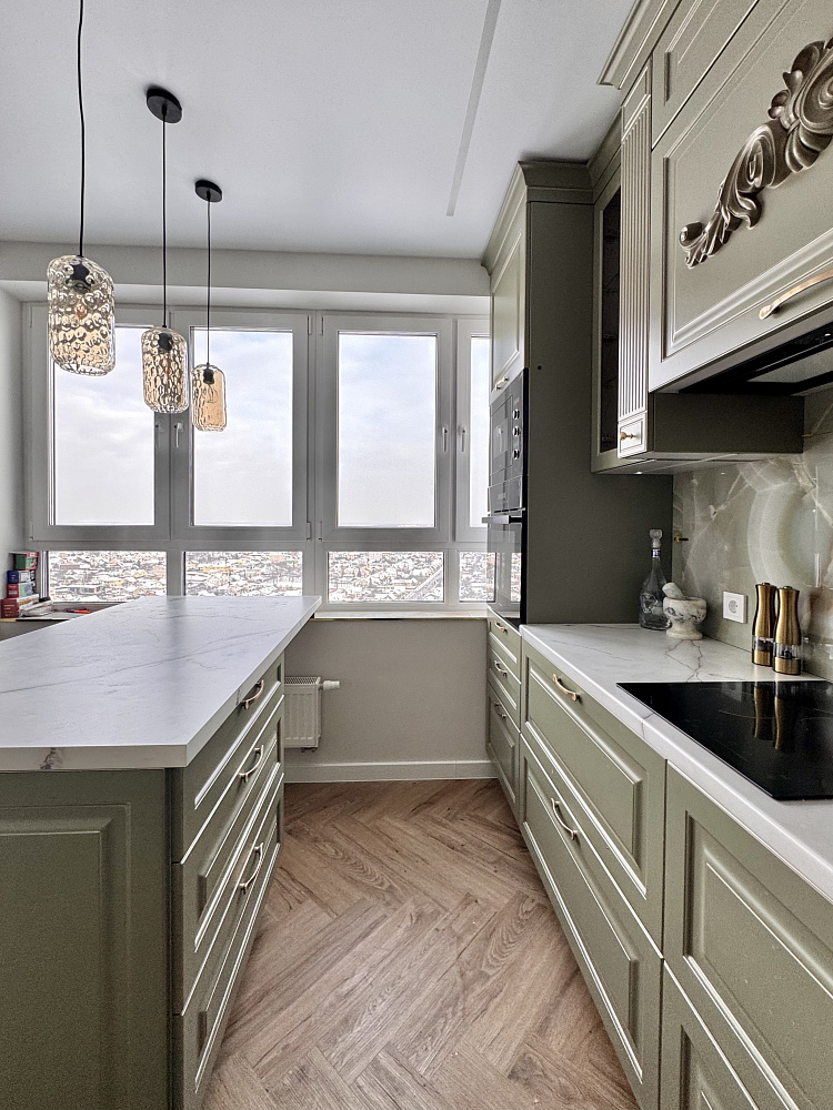 Оливковая кухня в классическом стиле