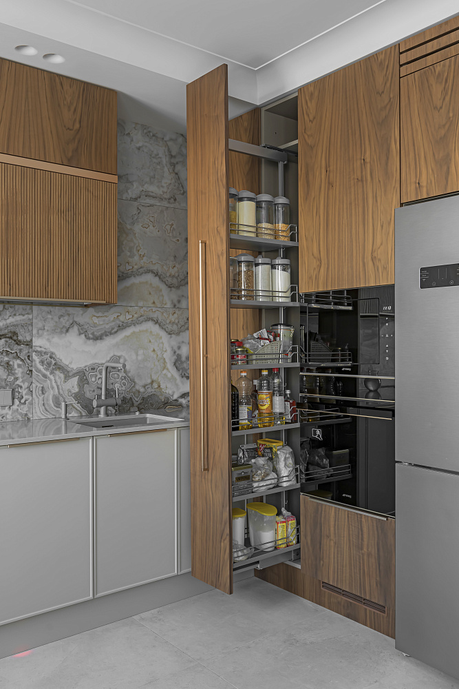 Кухня из шпона ореха в ЖК Левада