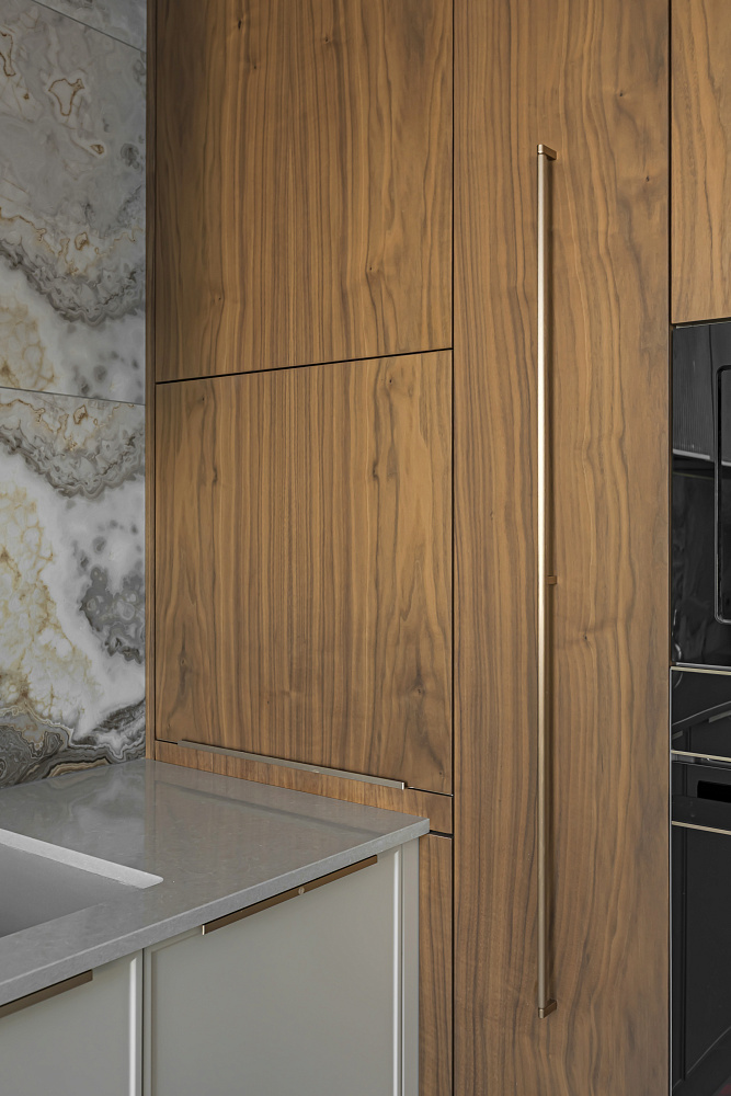 Кухня из шпона ореха в ЖК Левада