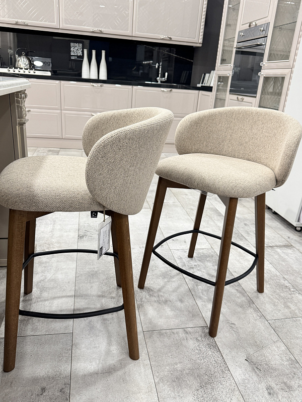 Полубарный стул Tuca из Италии