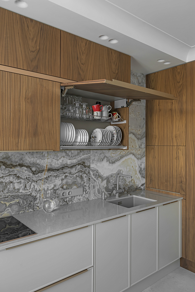 Кухня из шпона ореха в ЖК Левада