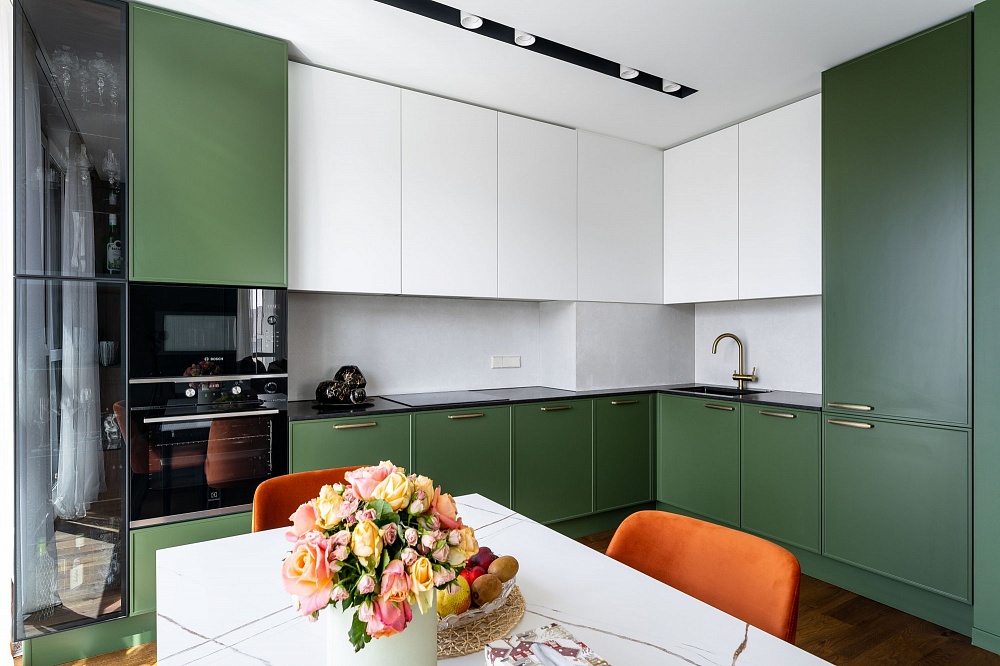 Кухня в травянисто-зеленом цвете в ЖК Минск-Мир