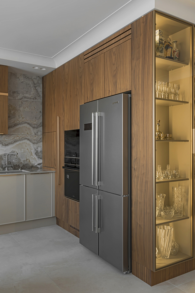 Кухня из шпона ореха в ЖК Левада