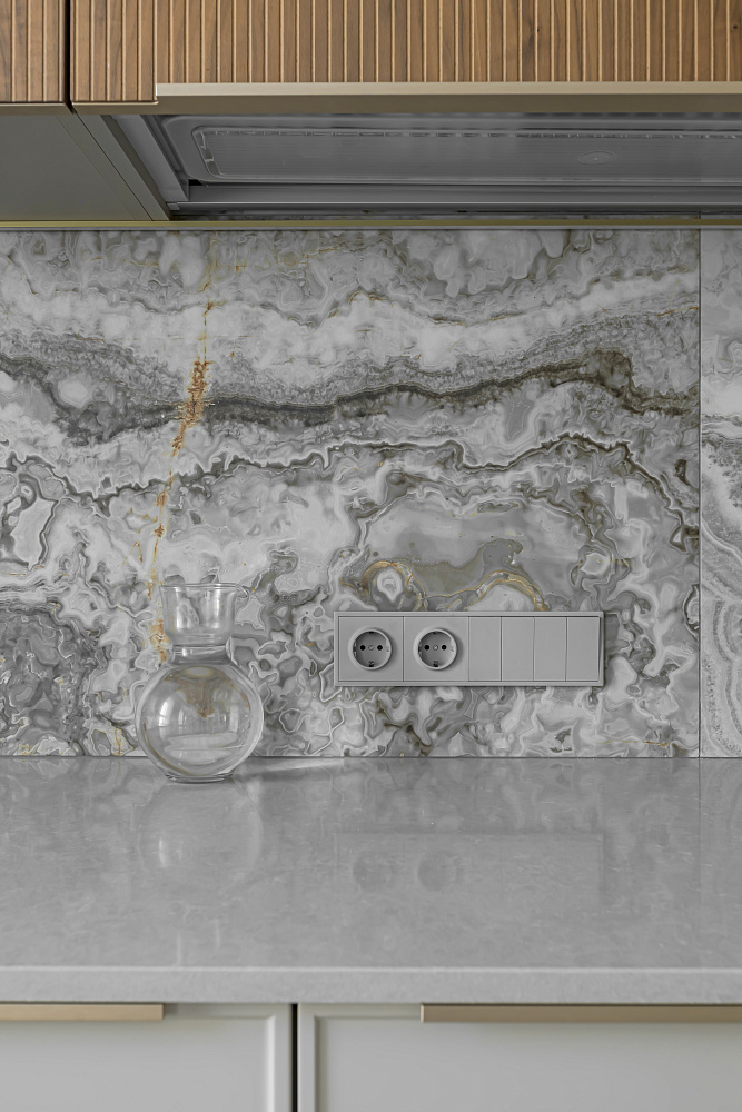 Кухня из шпона ореха в ЖК Левада