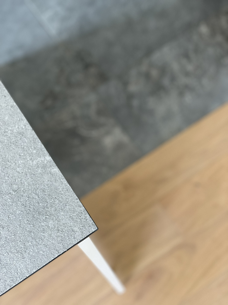 Кухня  лофт с фасадами AGT с компакт-пплитой