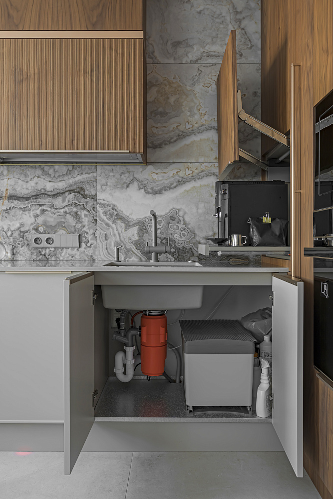 Кухня из шпона ореха в ЖК Левада